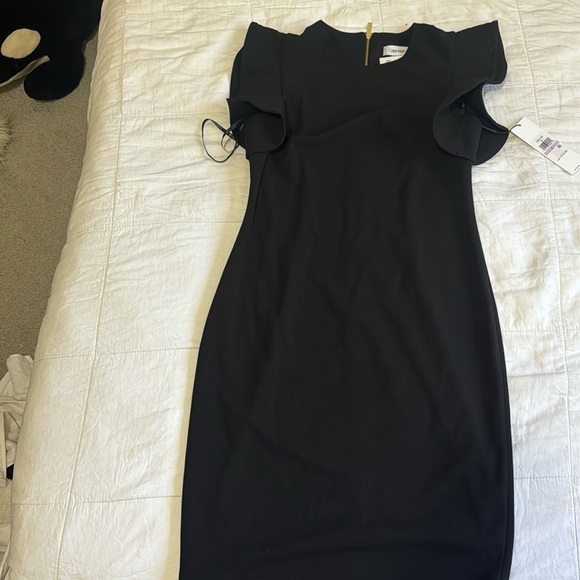 Calvin Klein ruffle shoulder,Very black great shape midi dress, wore once - Picture 4 of 9